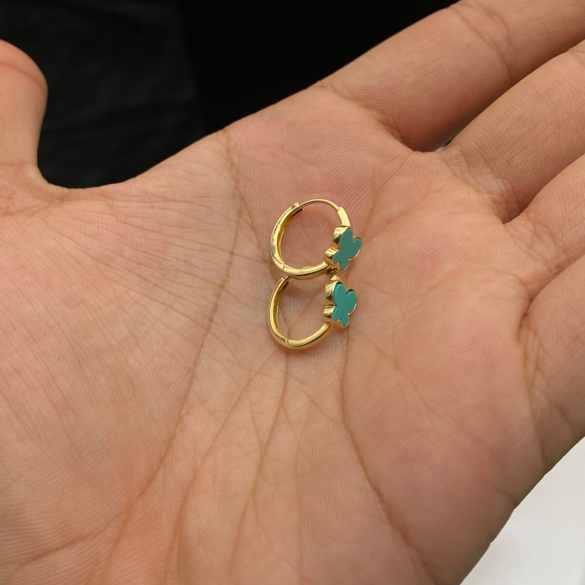 ⁦حلق ذهب عيار 18 الوزن 1.54 جرام⁩ - الصورة ⁦2⁩