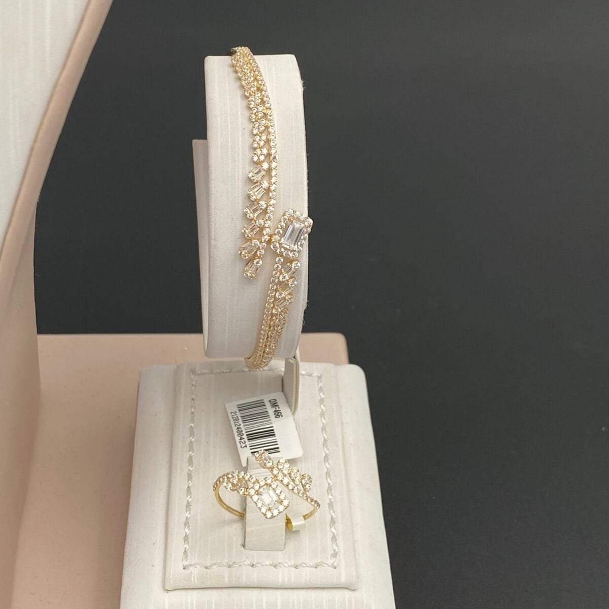 ⁦طقم ذهب عيار 18 الوزن 22.95 جرام⁩ - الصورة ⁦3⁩