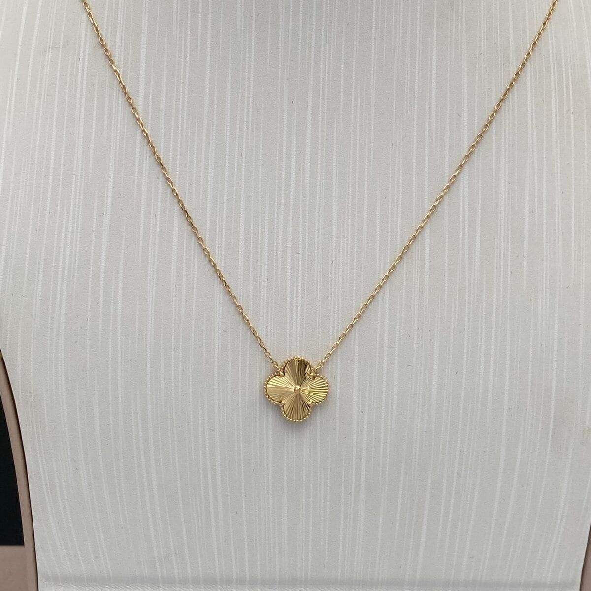 ⁦طقم ذهب عيار 18 الوزن 7.81 جرام⁩ - الصورة ⁦2⁩