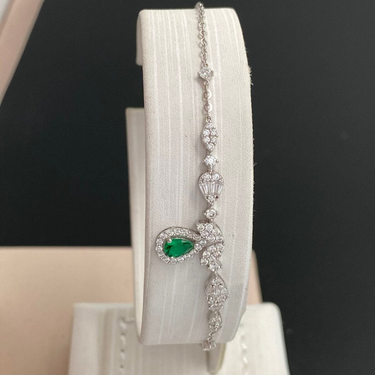 ⁦طقم ذهب عيار 18 الوزن 9.63 جرام⁩ - الصورة ⁦5⁩