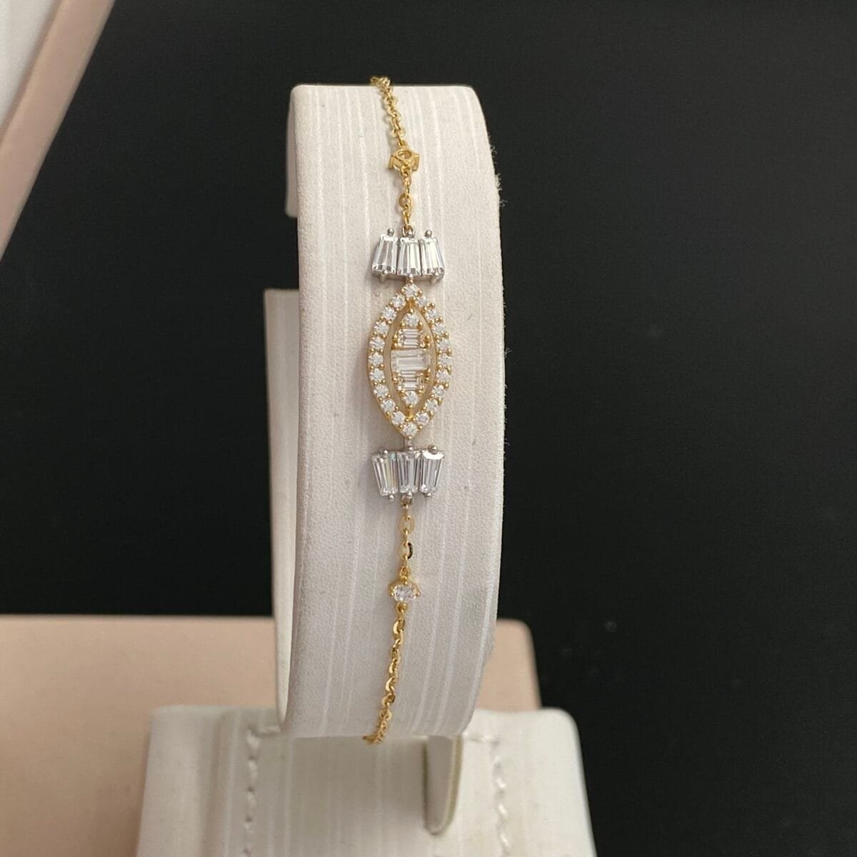 ⁦طقم ذهب عيار 18 الوزن 8.97 جرام⁩ - الصورة ⁦5⁩