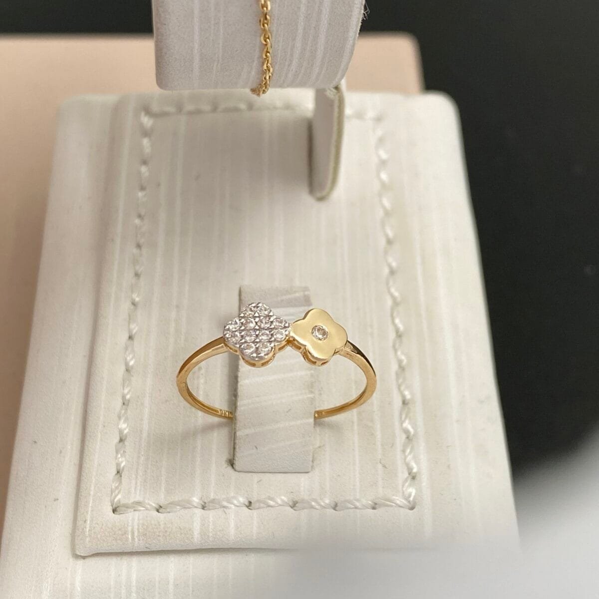⁦طقم ذهب عيار 18 الوزن 7.97 جرام⁩ - الصورة ⁦4⁩