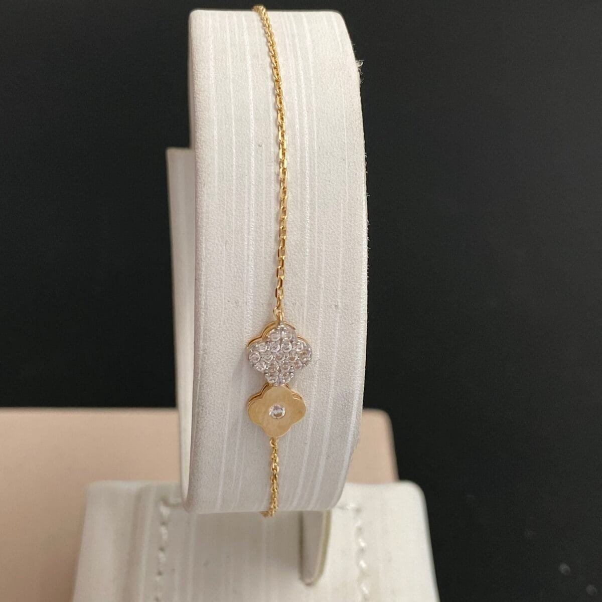 ⁦طقم ذهب عيار 18 الوزن 7.97 جرام⁩ - الصورة ⁦5⁩