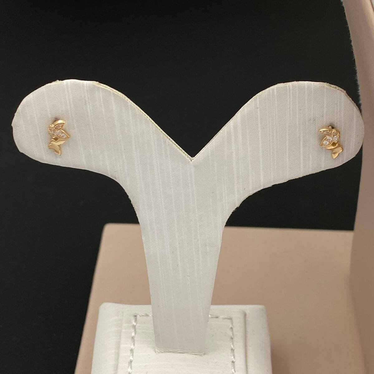 ⁦طقم ذهب عيار 18 الوزن 2.77 جرام⁩ - الصورة ⁦6⁩