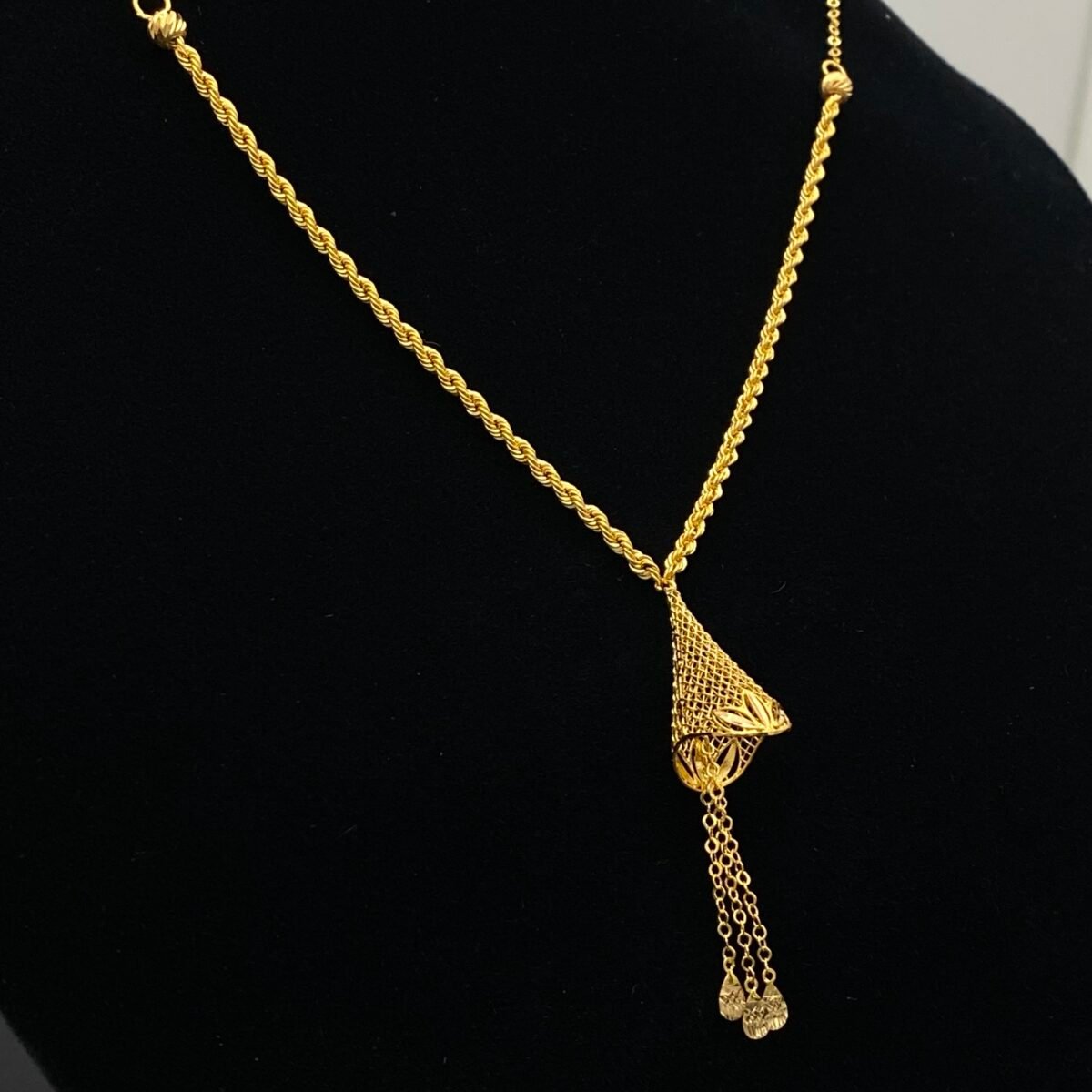 ⁦عقد ذهب عيار 21 الوزن 3.69 جرام⁩ - الصورة ⁦2⁩