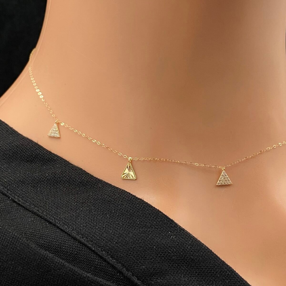 ⁦عقد شوكر ذهب عيار 18 الوزن 0.83 جرام⁩ - الصورة ⁦4⁩