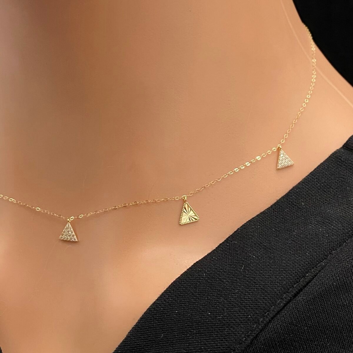 ⁦عقد شوكر ذهب عيار 18 الوزن 0.83 جرام⁩ - الصورة ⁦3⁩
