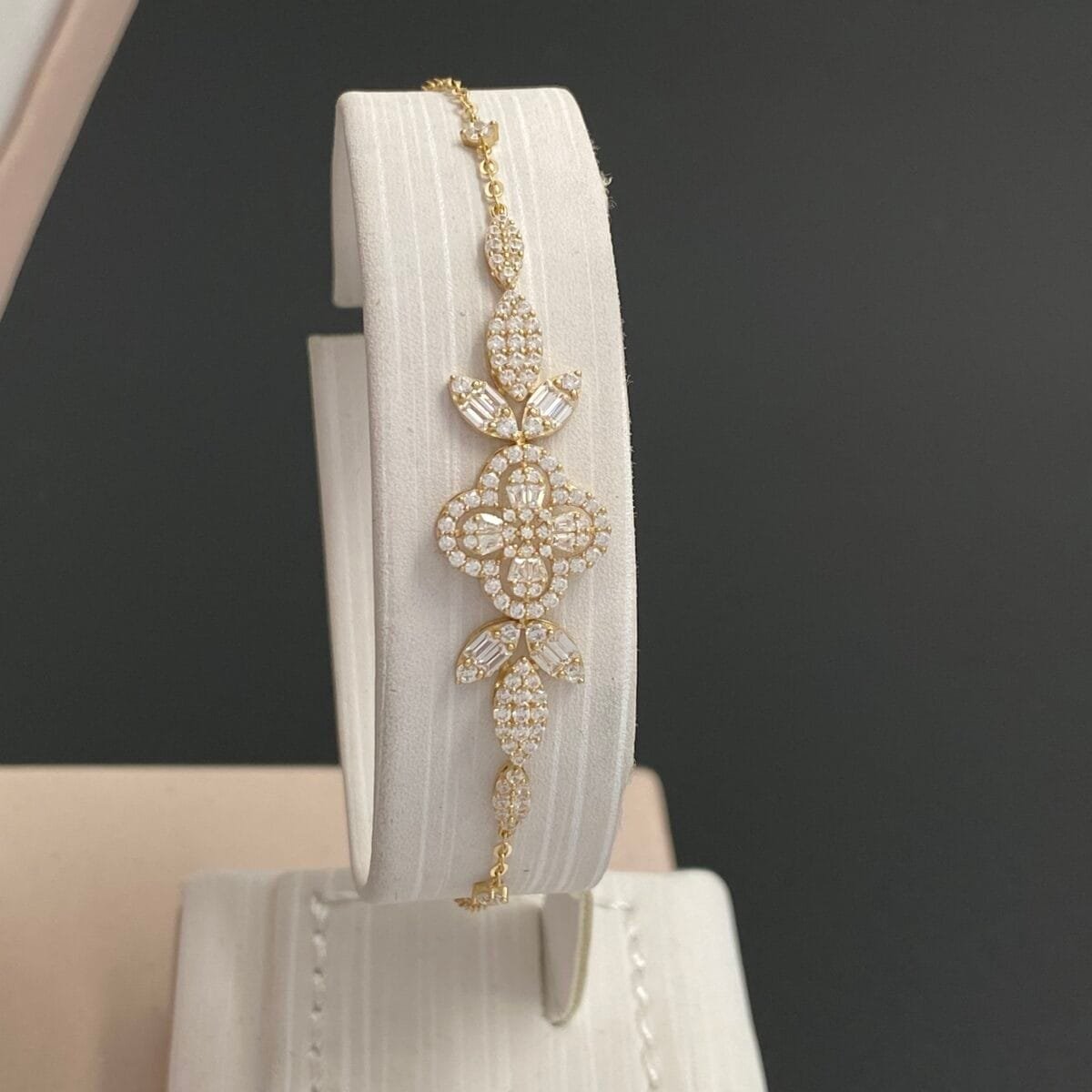 ⁦طقم ذهب عيار 18 الوزن 12.72 جرام⁩ - الصورة ⁦5⁩