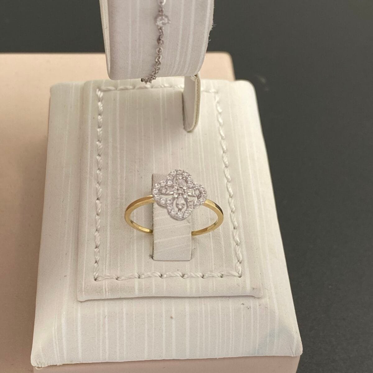 ⁦طقم ذهب عيار 18 الوزن 10.91 جرام⁩ - الصورة ⁦4⁩