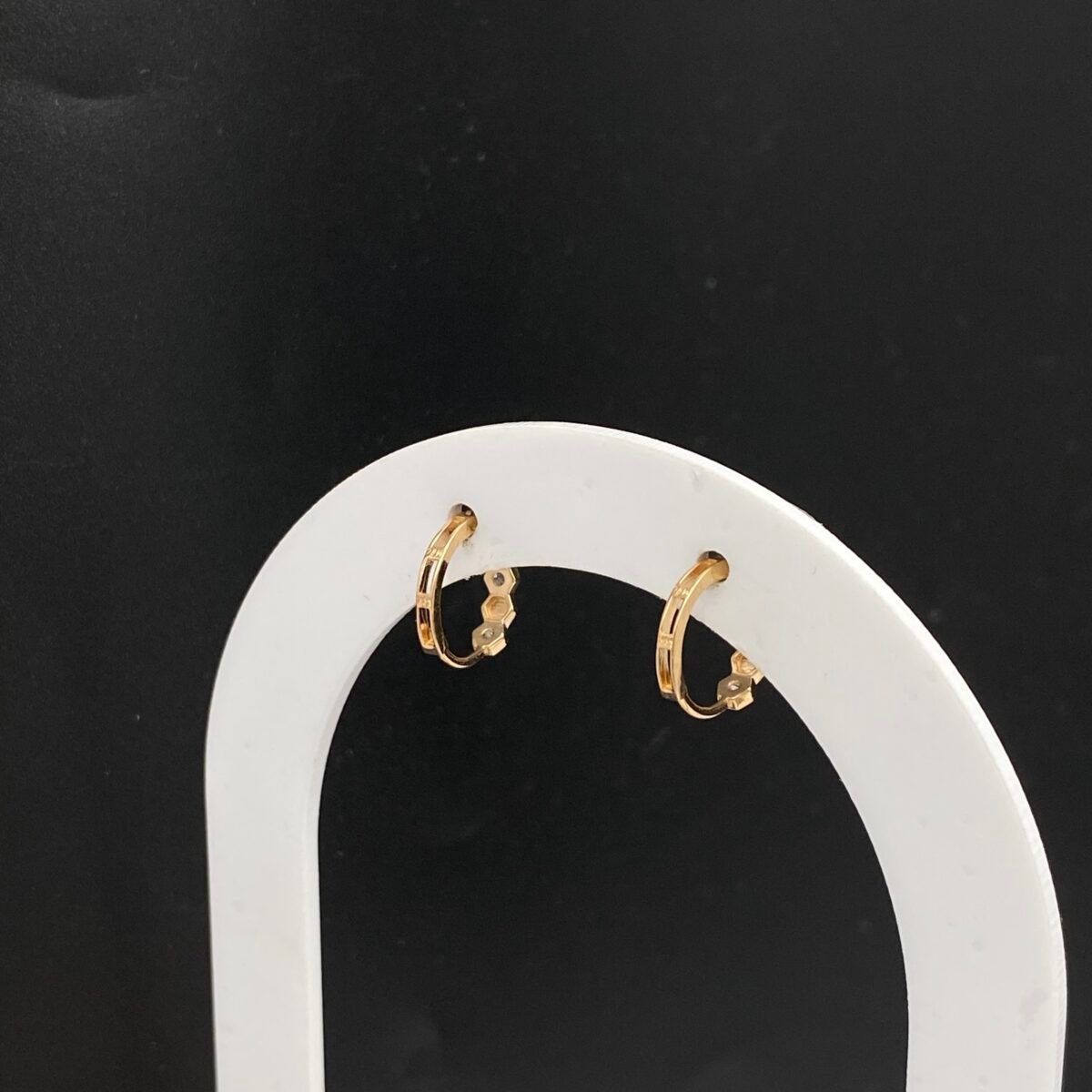 ⁦حلق ذهب عيار 18 الوزن 0.96 جرام⁩ - الصورة ⁦3⁩