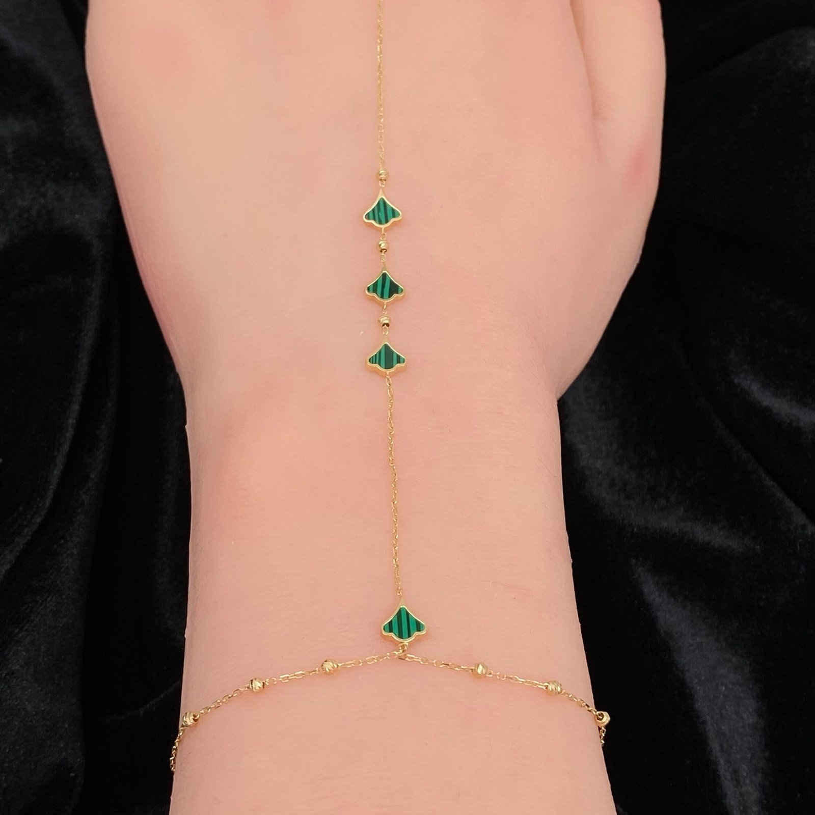 كف ذهب عيار 18 الوزن 1.67 جرام 2 كف ذهب عيار 18 الوزن 1.67 جرام - الصورة 2