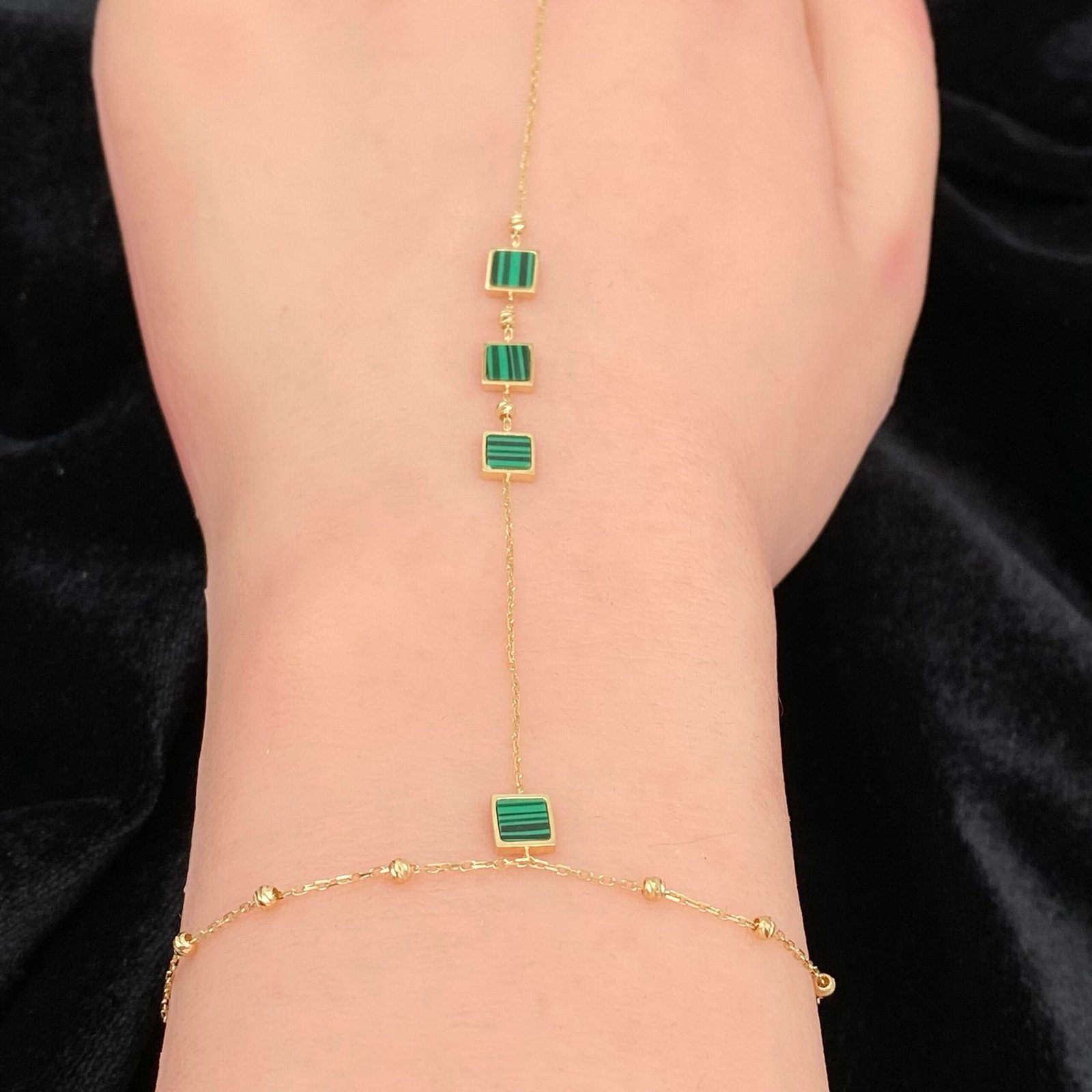 كف ذهب عيار 18 الوزن 1.67 جرام 2 كف ذهب عيار 18 الوزن 1.67 جرام - الصورة 2