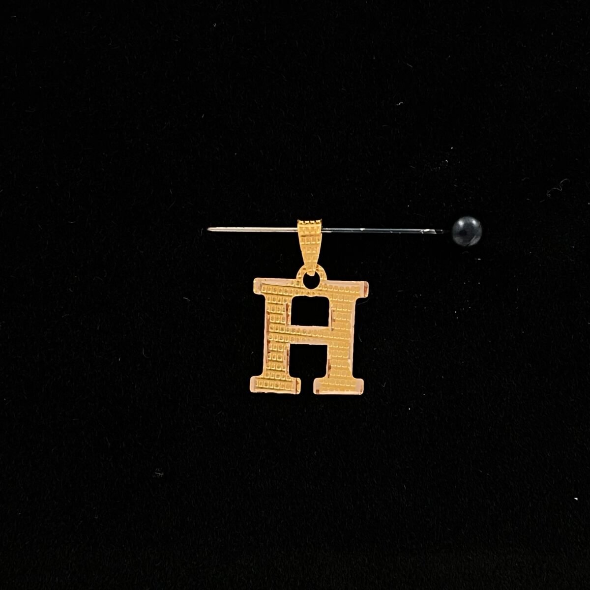 ⁦حرف H ذهب عيار 21 الوزن 0.27 جرام⁩ - الصورة ⁦2⁩