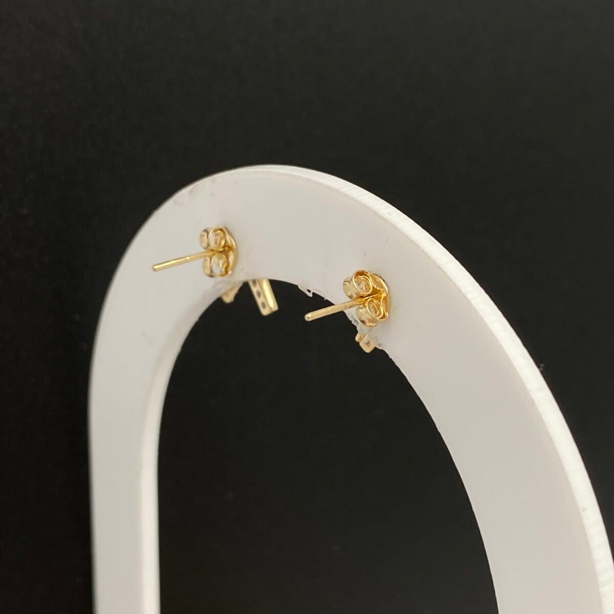 ⁦حلق ذهب عيار 18 الوزن 0.67 جرام⁩ - الصورة ⁦3⁩