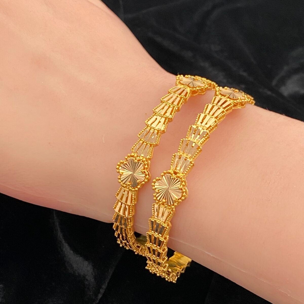 ⁦غويشة ذهب عيار 21 الوزن 11.46 جرام⁩ - الصورة ⁦2⁩