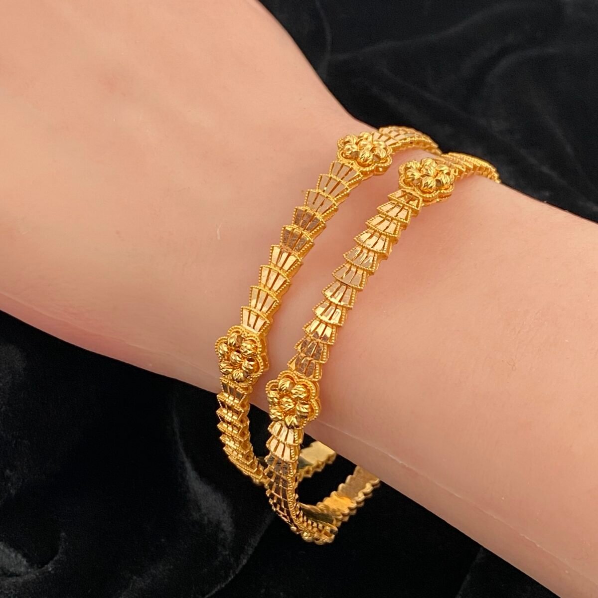 ⁦غويشة ذهب عيار 21 الوزن 11.70 جرام⁩ - الصورة ⁦2⁩