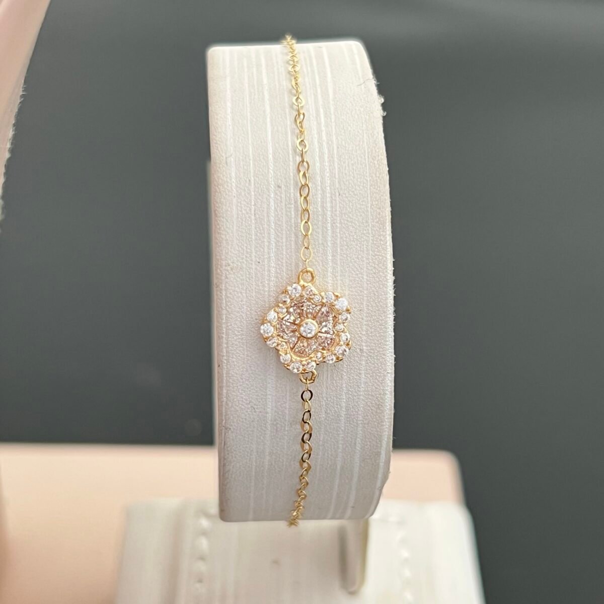 ⁦طقم ذهب عيار 18 الوزن 4.82 جرام⁩ - الصورة ⁦5⁩