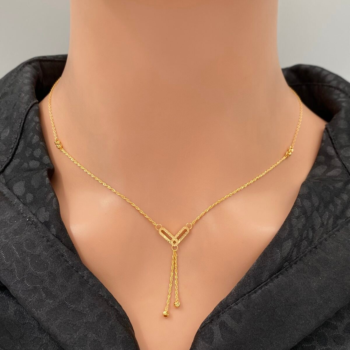 عقد ذهب عيار 21 الوزن 1.7 جرام
