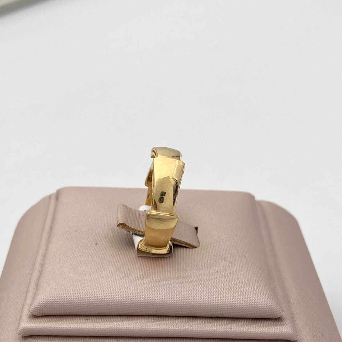 ⁦خاتم ذهب عيار 18 الوزن 1.82 جرام⁩ - الصورة ⁦3⁩
