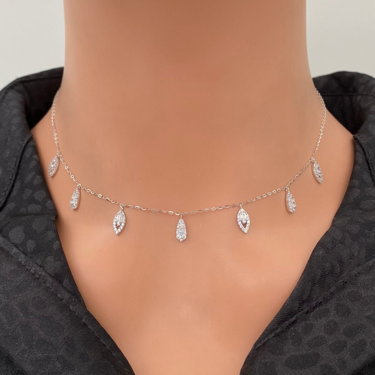 عقد ذهب عيار 18 الوزن 1.97 جرام