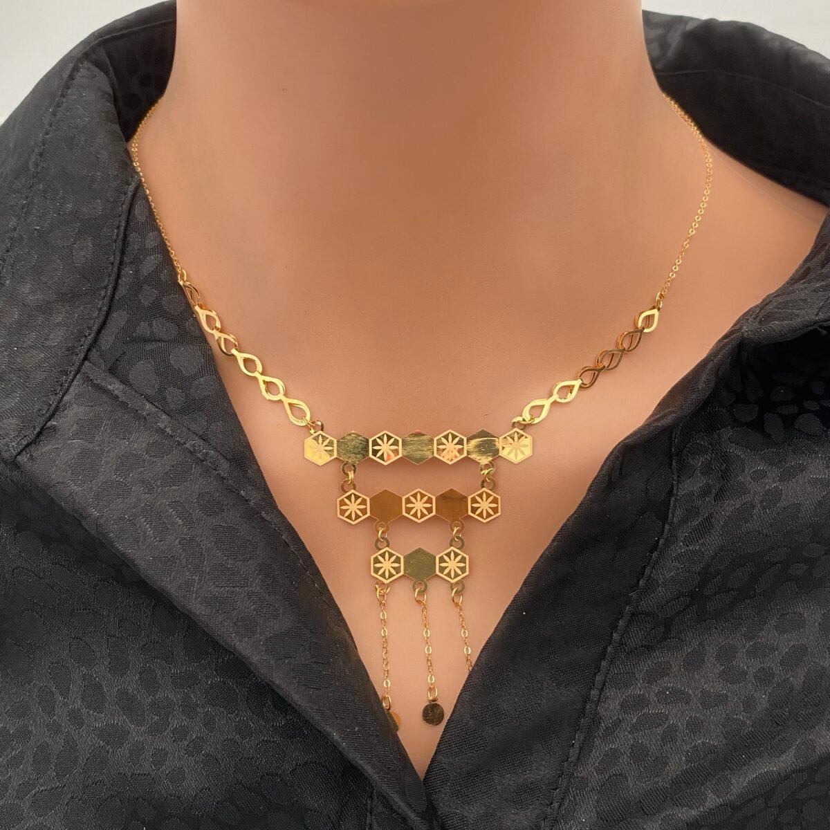 عقد ذهب عيار 21 الوزن 1.90 جرام