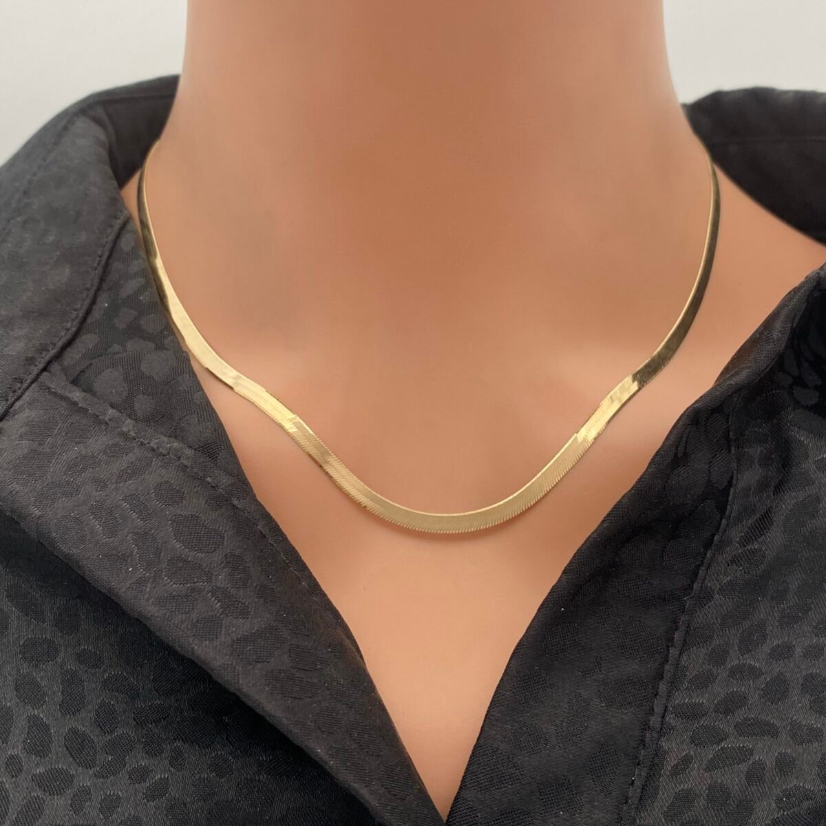 عقد فلات ذهب عيار 18 الوزن 6.73 جرام