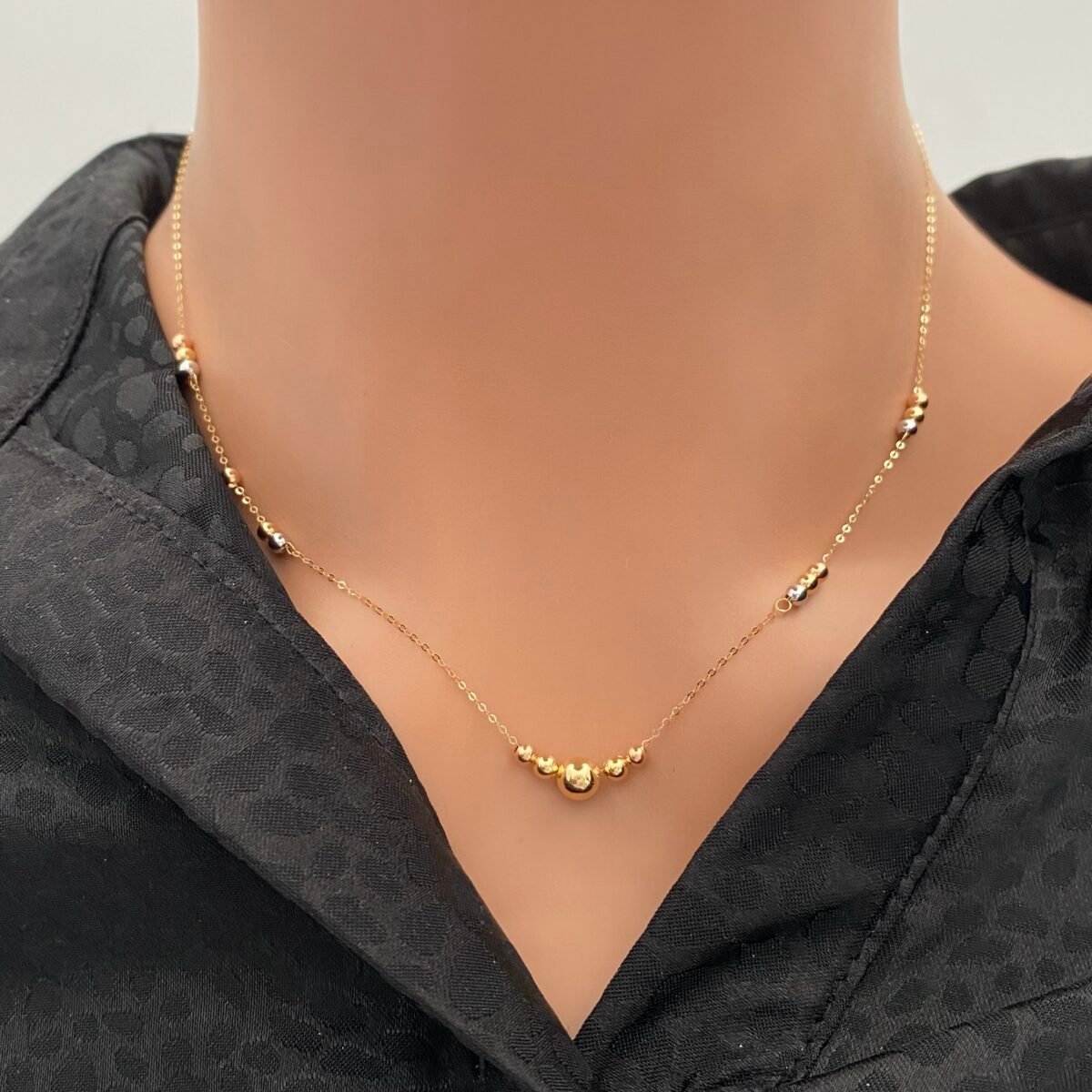 عقد ذهب عيار 18 الوزن 0.88 جرام
