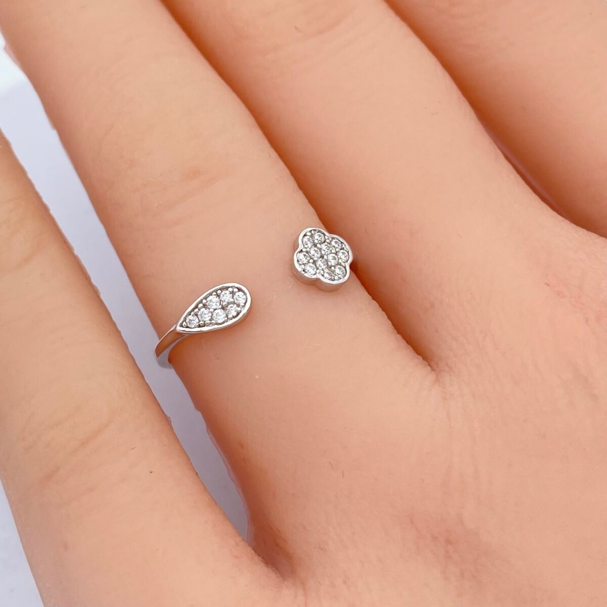 ⁦خاتم ذهب عيار 18 الوزن 0.94 جرام⁩ - الصورة ⁦2⁩