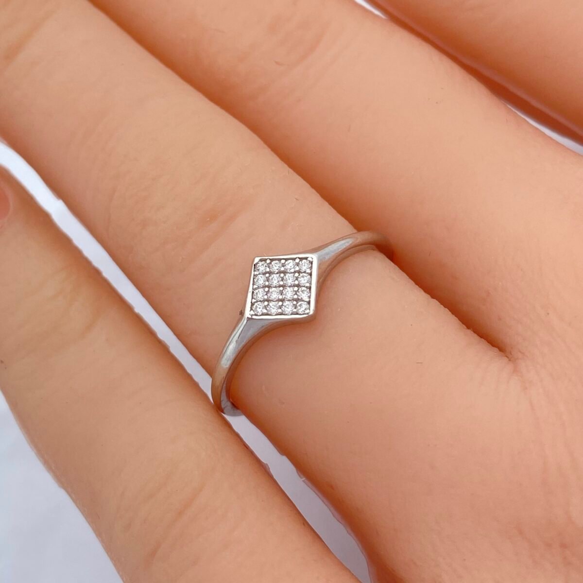 ⁦خاتم ذهب عيار 18 الوزن 0.87 جرام⁩ - الصورة ⁦2⁩