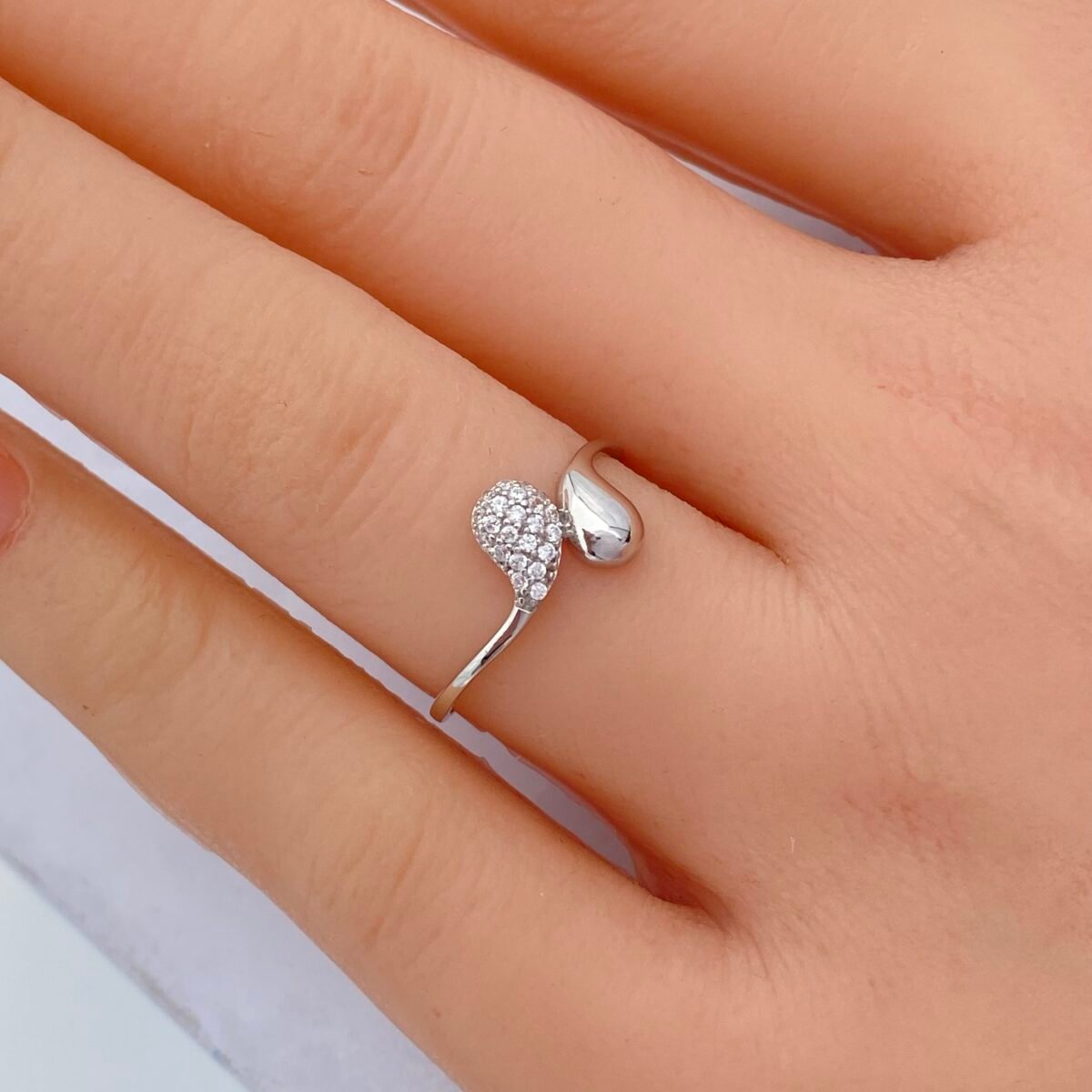 ⁦خاتم ذهب عيار 18 الوزن 0.78 جرام⁩ - الصورة ⁦2⁩