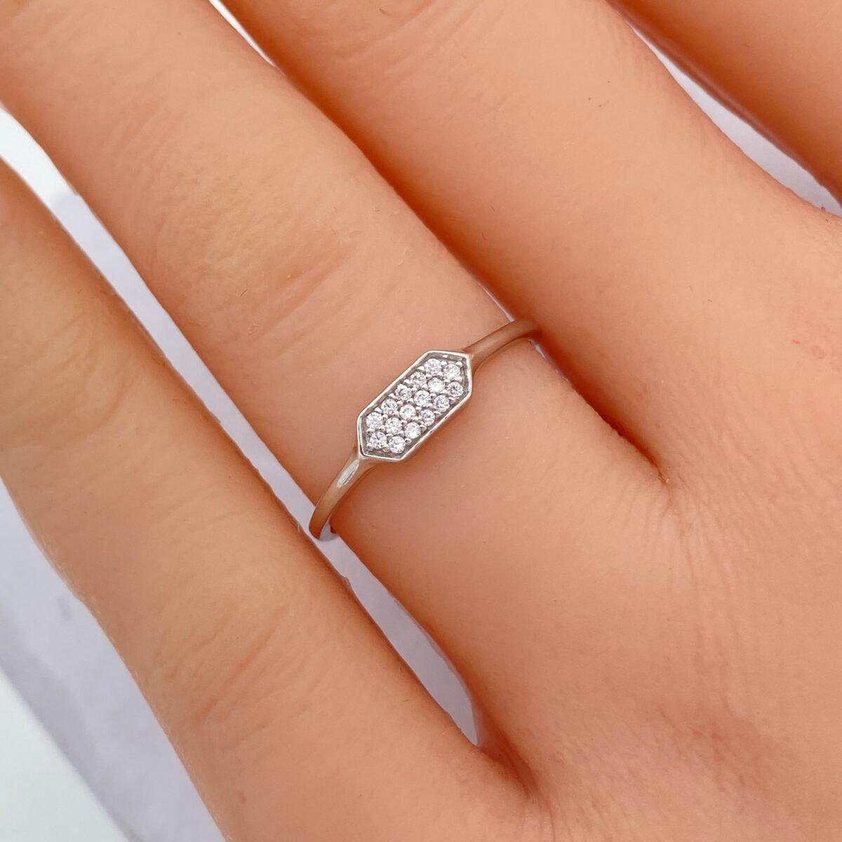 ⁦خاتم ذهب عيار 18 الوزن 0.79 جرام⁩ - الصورة ⁦2⁩