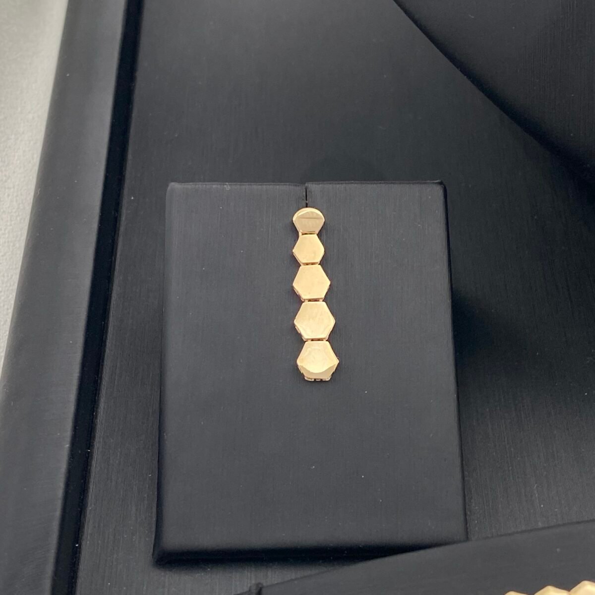 ⁦طقم ذهب عيار 18 الوزن 15.02 جرام⁩ - الصورة ⁦5⁩