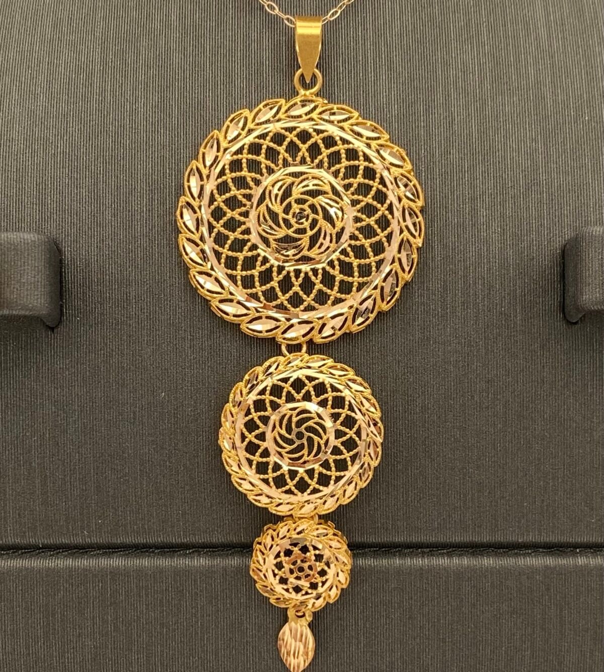 ⁦نصف طقم ذهب عيار 21 الوزن  7.79 جرام⁩ - الصورة ⁦3⁩