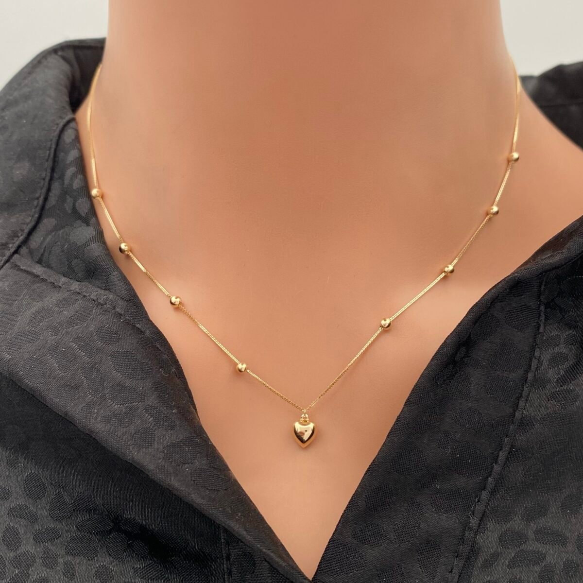 عقد ذهب عيار 18 الوزن 0.94 جرام