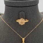 ⁦نصف طقم ذهب عيار 21 الوزن  7.79 جرام⁩ - الصورة ⁦3⁩