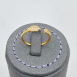 ⁦خاتم ذهب عيار 18 الوزن 0.77 جرام⁩ - الصورة ⁦2⁩