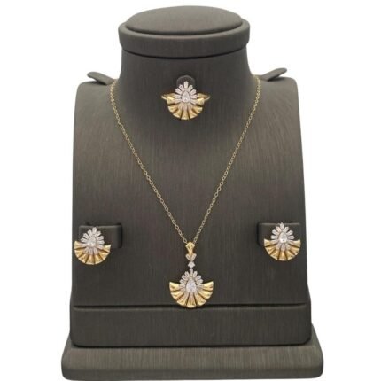 نصف طقم ذهب عيار 18 الوزن 7.78 جرام