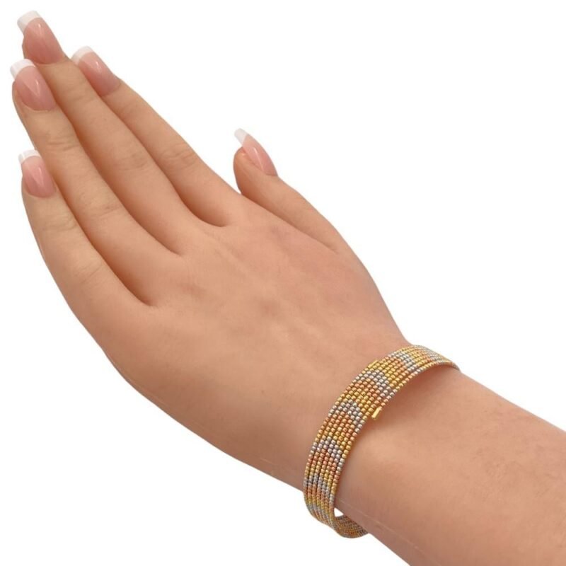 اسواره ذهب دوريكا عيار 18 وزن 8.72 جم مقاس 17 تصميم كور ملونة تضفي أناقة عصرية