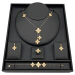 طقم ذهب انيق عيار 18 وزن 23.43 جم يبحث عنه الجميع ويزين اطلالتك