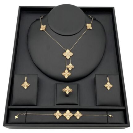 طقم ذهب انيق عيار 18 وزن 23.43 جم يبحث عنه الجميع ويزين اطلالتك