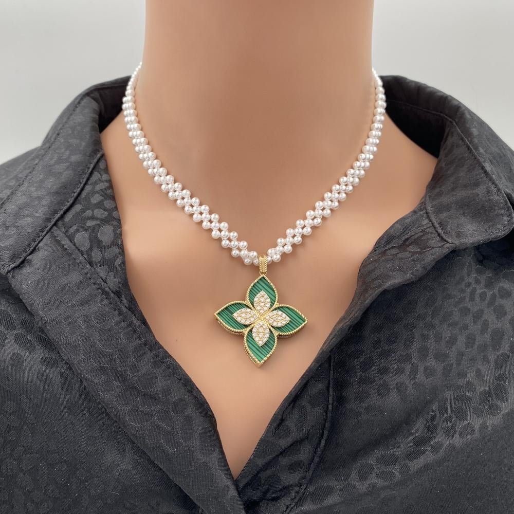 عقد ذهب عيار 18 الوزن 8.20 جرام عقد ذهب عيار 18 الوزن 8.20 جرام