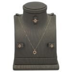 نصف طقم أطفال ذهب عيار 18 الوزن 1.44 جرام