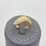 ⁦خاتم ذهب عيار 18 الوزن 2.05 جرام⁩ - الصورة ⁦2⁩