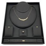 طقم دمعات ذهب عيار 18 وزن 8.05 جم تبرز جمالك بكل نعومة