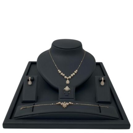 طقم ذهب عيار 18 الوزن 11 جرام