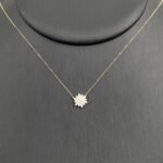 ⁦طقم ذهب زهرة عيار 18 وزن 3.11 جم لتتألقي بإطلالة تنطق بالأنوثة والتميز⁩ - الصورة ⁦4⁩