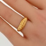 ⁦خاتم ذهب عيار 18 الوزن 2.38 جرام⁩ - الصورة ⁦2⁩