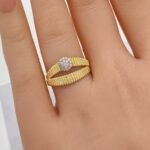 ⁦خاتم ذهب عيار 18 الوزن 2.19 جرام⁩ - الصورة ⁦2⁩