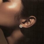 ⁦حلق ذهب عيار 18 الوزن 0.80 جرام⁩ - الصورة ⁦2⁩