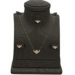 نصف طقم مواليد ذهب عيار 18 الوزن 1.93 جرام